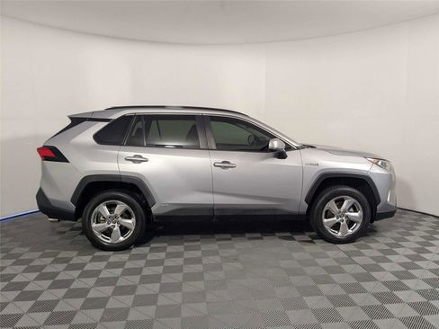Used 2021 Toyota RAV4 XLE Premium AWD/4WD image 4
