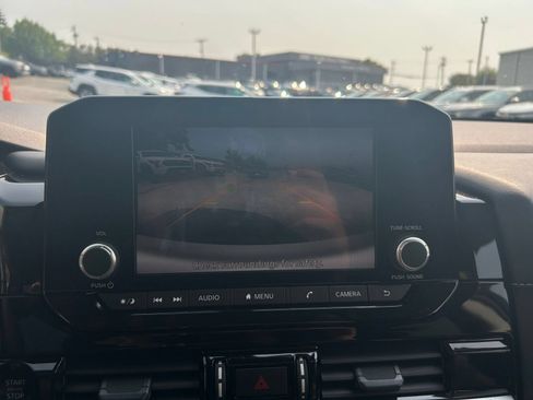 Used 2025 Nissan Pathfinder SV FWD image 17