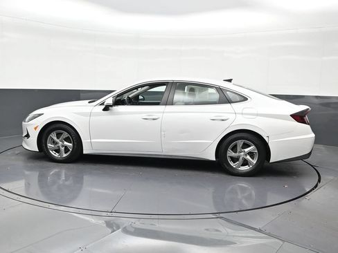 Used 2022 Hyundai Sonata SE w/ Preferred Accessory Package FWD image 2