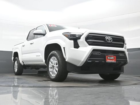 Used 2025 Toyota Tacoma SR5 AWD/4WD image 24