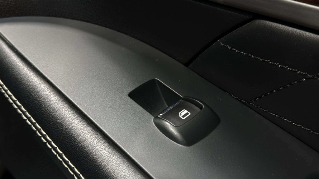 Used 2018 Ford Explorer Platinum AWD/4WD image 11