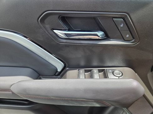 Used 2025 Chevrolet Colorado Z71 AWD/4WD image 26