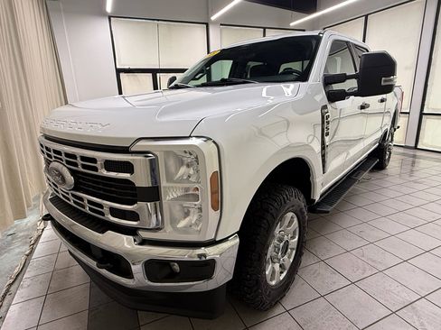 Used 2024 Ford F350 XLT AWD/4WD image 11