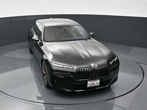 Used 2025 BMW 750e xDrive image 17