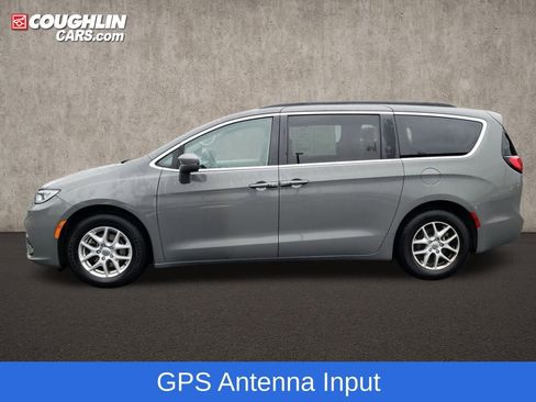 Used 2022 Chrysler Pacifica Touring-L FWD image 5