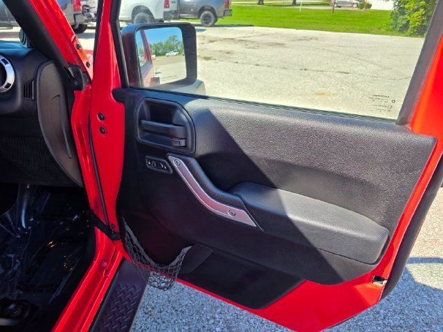 Used 2013 Jeep Wrangler Unlimited Rubicon w/ Dual Top Group AWD/4WD image 16