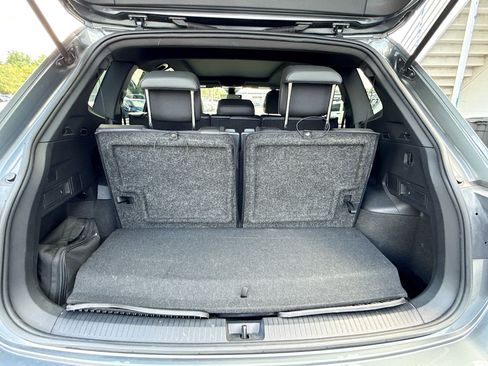 Used 2023 Volkswagen Tiguan SE R-Line FWD image 11