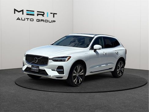 Used 2023 Volvo XC60 T8 Plus w/ Climate Package AWD/4WD image 4