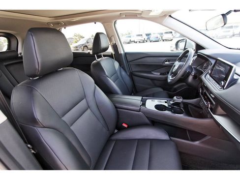 Used 2024 Nissan Rogue SV w/ SV Premium Package FWD image 28