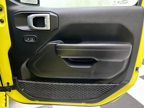 Certified 2023 Jeep Gladiator Sport image 16