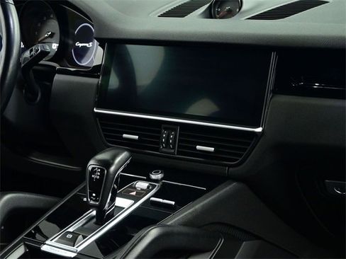 Used 2020 Porsche Cayenne S image 42