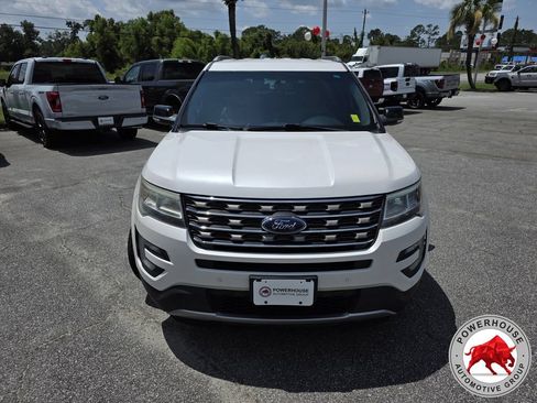 Used 2017 Ford Explorer XLT w/ Equipment Group 202A FWD image 9