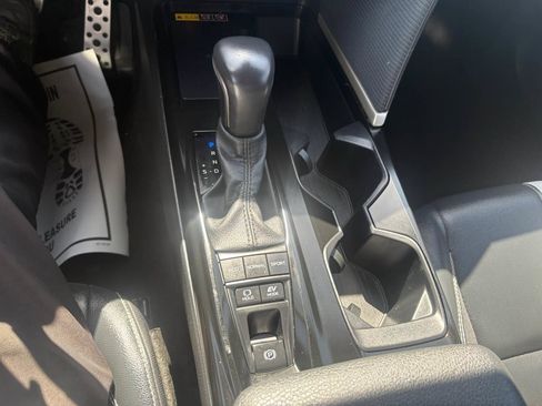 Used 2025 Toyota Camry SE FWD image 28