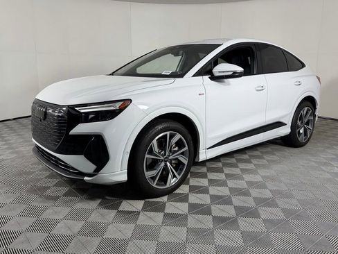 Used 2024 Audi Q4 e-tron Premium Plus w/ Premium Plus image 4