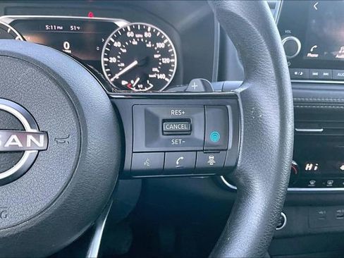 Used 2022 Nissan Rogue SV image 11