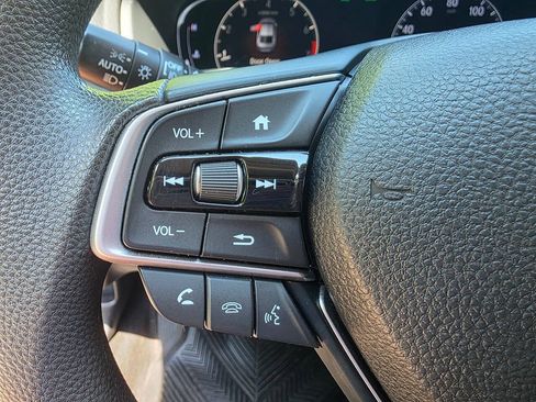 Used 2018 Honda Accord EX image 19