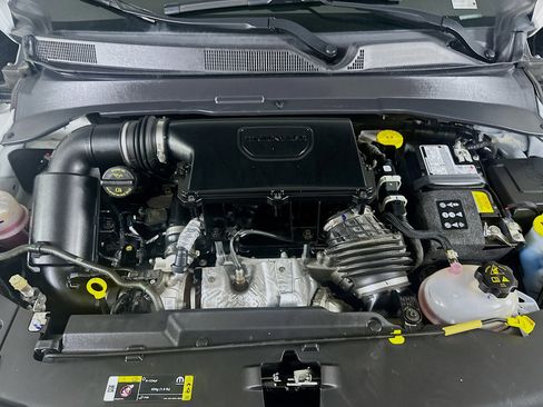 Used 2025 Jeep Compass Latitude image 30