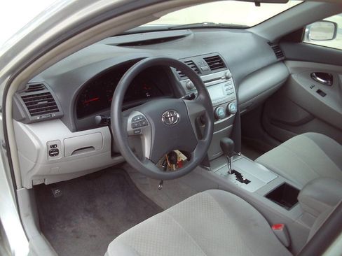 Used 2009 Toyota Camry LE image 25