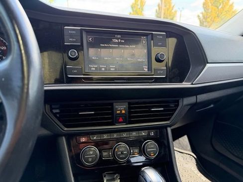 Used 2019 Volkswagen Jetta SE FWD image 16