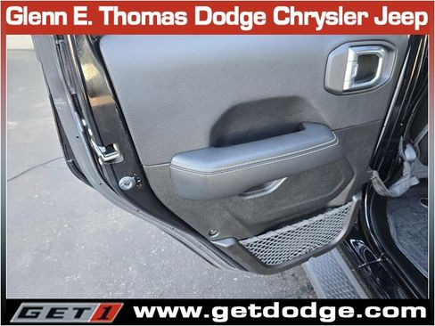 Used 2022 Jeep Wrangler Unlimited Sahara image 27