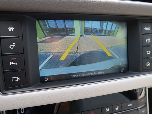 Used 2017 Jaguar XF Prestige image 34