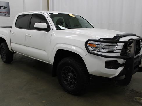 Used 2016 Toyota Tacoma SR w/ Towing Package image 4