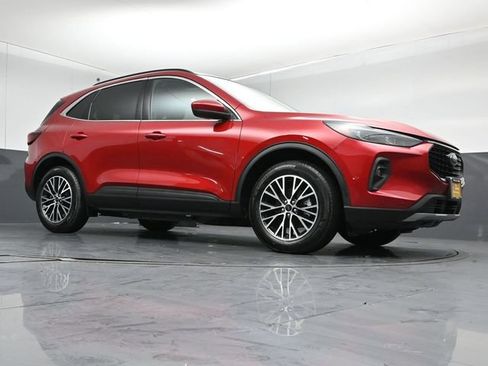 Certified 2025 Ford Escape SE w/ PHEV Premium Package FWD image 33
