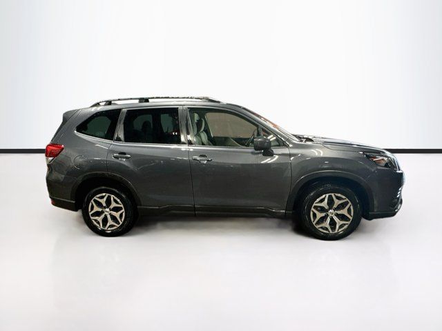 Used 2023 Subaru Forester Premium AWD/4WD image 8