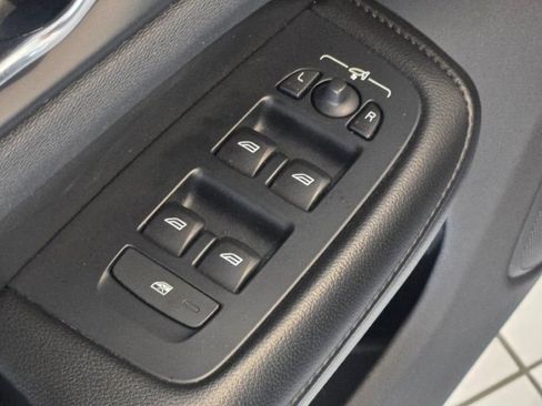 Used 2022 Volvo S60 B5 Inscription FWD image 19