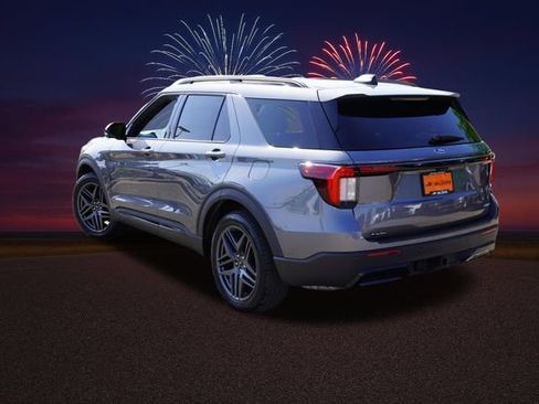 Used 2025 Ford Explorer ST-Line w/ ST-Line Street Pack AWD/4WD image 7