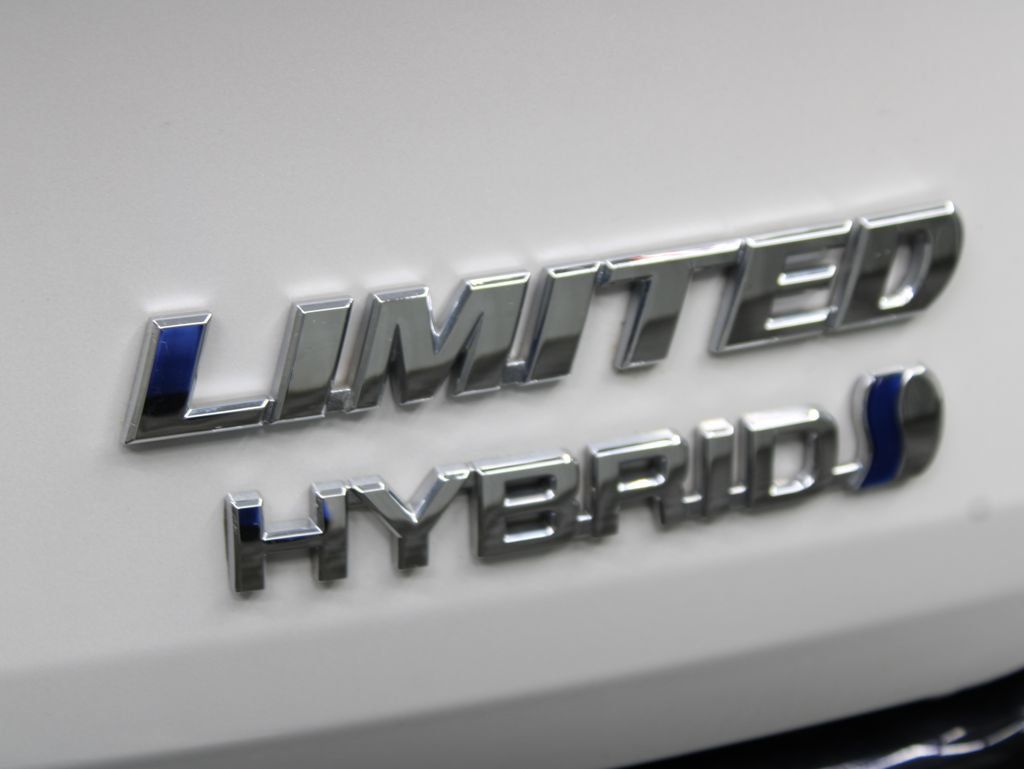 Used 2024 Toyota Sienna Limited AWD/4WD image 55