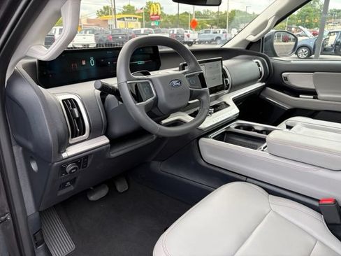 Used 2025 Ford Expedition Active AWD/4WD image 20
