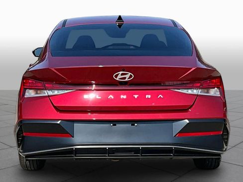 Used 2024 Hyundai Elantra SEL w/ Convenience Package FWD image 5