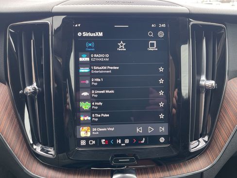 Used 2024 Volvo XC60 B5 Plus image 23