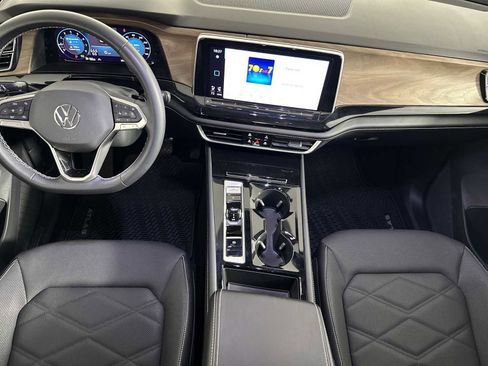 Used 2024 Volkswagen Atlas SE image 15