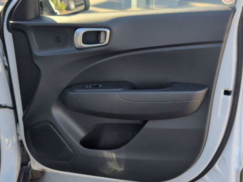 Used 2025 Hyundai Venue SEL image 33