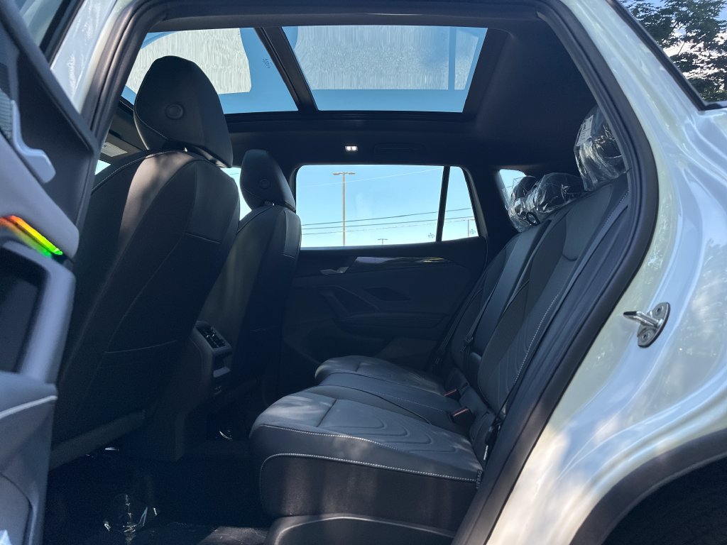 New 2026 Volkswagen Tiguan SE R-Line AWD/4WD image 18