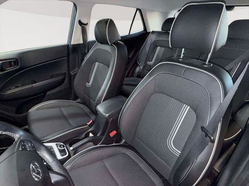 Certified 2022 Hyundai Venue Limited FWD image 28