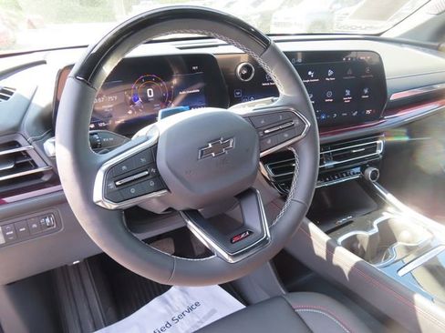 Used 2025 Chevrolet Traverse Z71 w/ Enhanced Driving Package AWD/4WD image 17