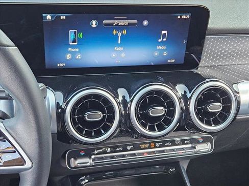 Used 2025 Mercedes-Benz GLB 250 image 14