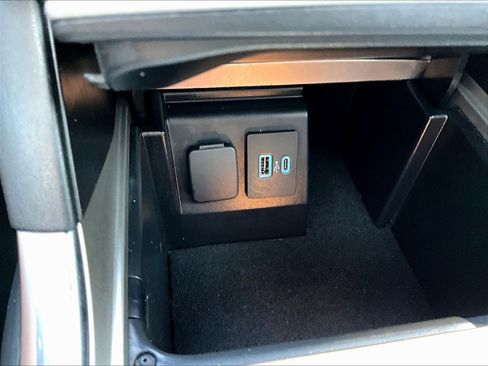 Used 2021 Ford Explorer Limited w/ Equipment Group 301A AWD/4WD image 16