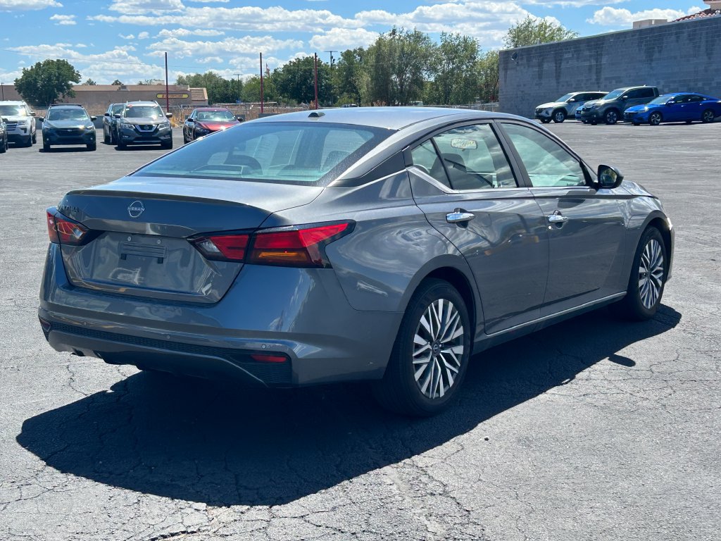 Used 2025 Nissan Altima 2.5 SV FWD image 3