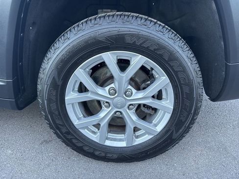 Used 2023 Jeep Grand Cherokee L Limited image 32