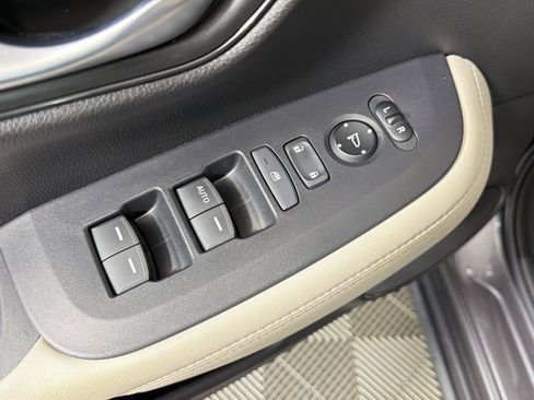 Used 2025 Honda HR-V LX image 19