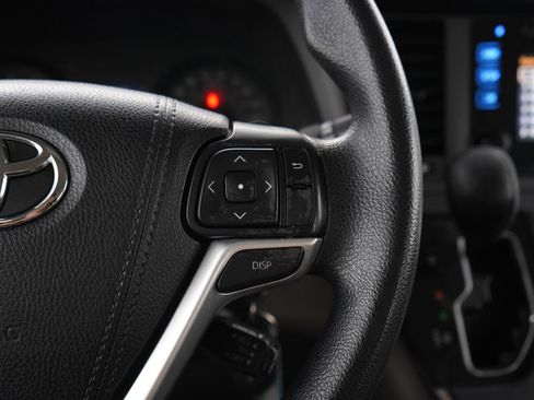 Used 2016 Toyota Sienna L FWD image 27