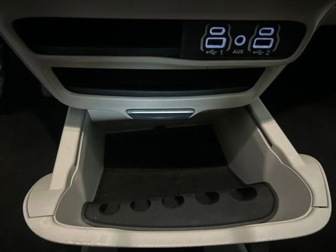 Used 2024 Chrysler Pacifica Touring-L FWD image 30