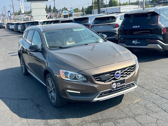 Used 2016 Volvo V60 T5 Cross Country Platinum AWD/4WD image 7