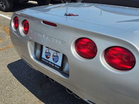 Used 2001 Chevrolet Corvette Convertible w/ Preferred Equipment Group2 RWD image 13