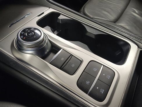 Used 2020 Ford Explorer XLT image 26