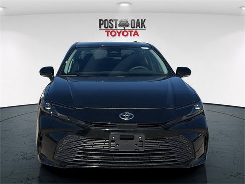 Used 2025 Toyota Camry LE image 2